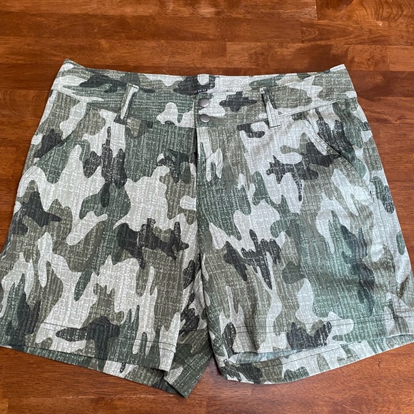 Columbia Pants - Columbia camouflage shorts